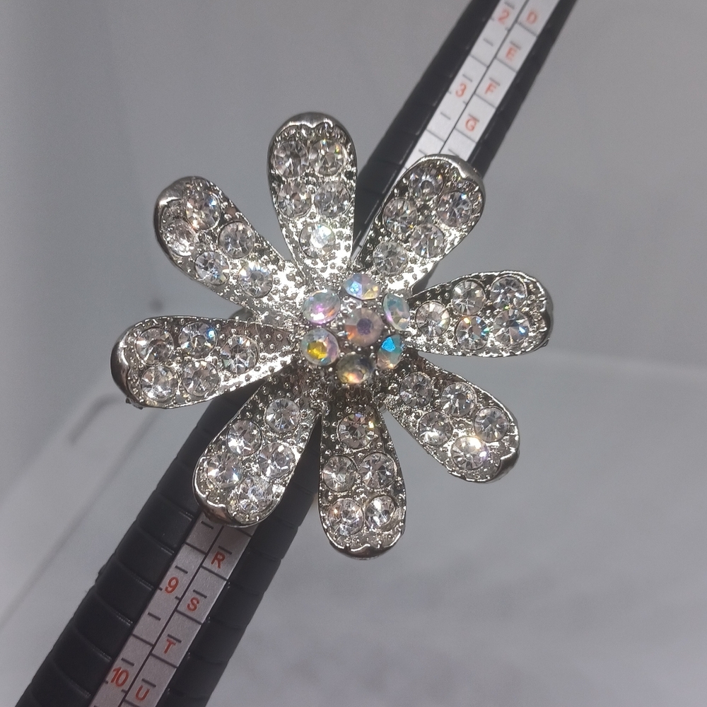 Silvertone Cocktail Rhinestone Flower Stretch Ring - Picture 7 of 13